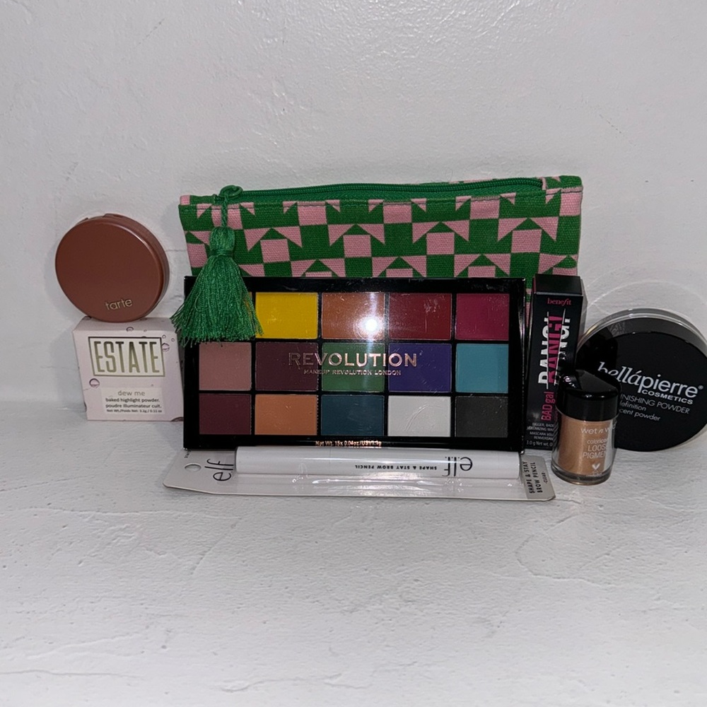 New 8 pc Makeup bundle w/ cosmetic bag